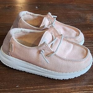 Toddler girl Hey Dudes